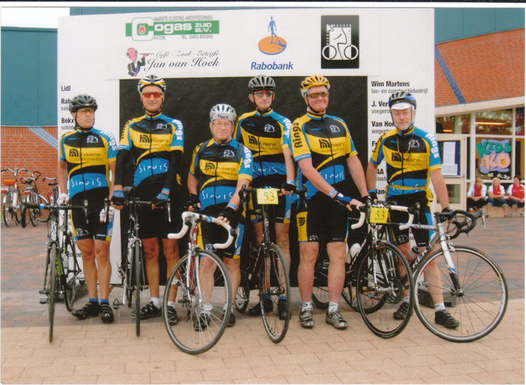 Team 2: vlnr: Govert van Gorp, Piet vaan Tongeren,Marcel Konings, Henk van Rooij, Rinus Spijker en Gerrit van Heeswijk NK toerfietsen 2013_1